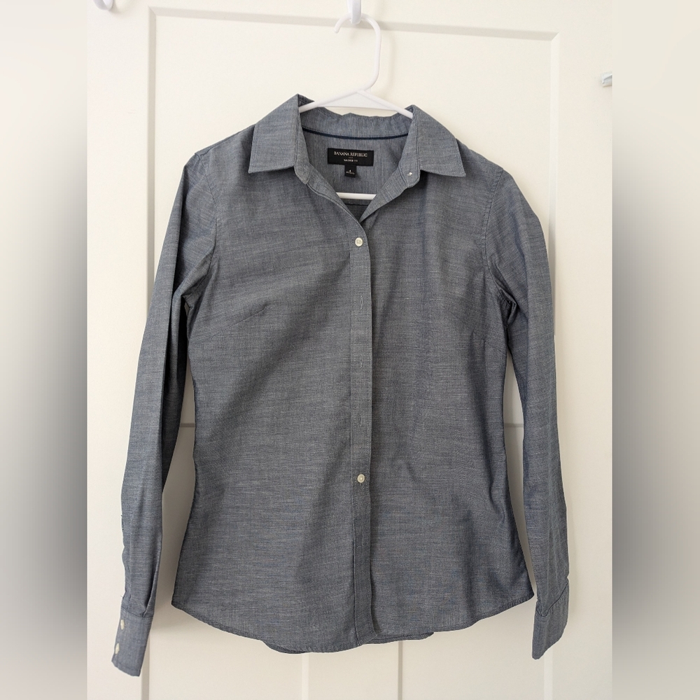 Ladies Banana Republic Fitted Button Down Blouse Size 4